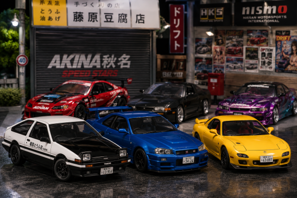 Mô hình xe hơi drift: Hướng dẫn chọn mẫu đẹp dành cho người yêu xe JDM 3 Bộ sưu tập mô hình xe hơi drift gồm Nissan Silvia S15, Toyota AE86 và Mazda RX-7.